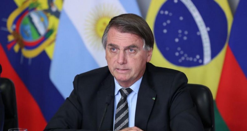 Bolsonaro é internado nos EUA com dores abdominais.