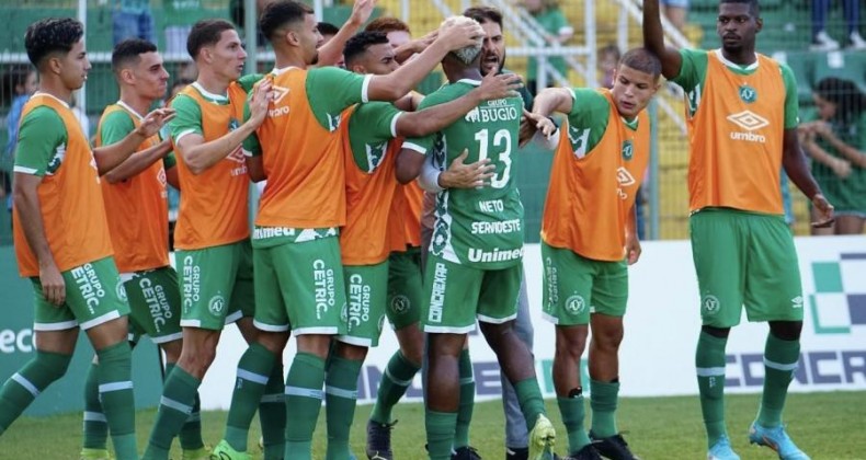 Em casa, Chapecoense vence o Atlético Catarinense.