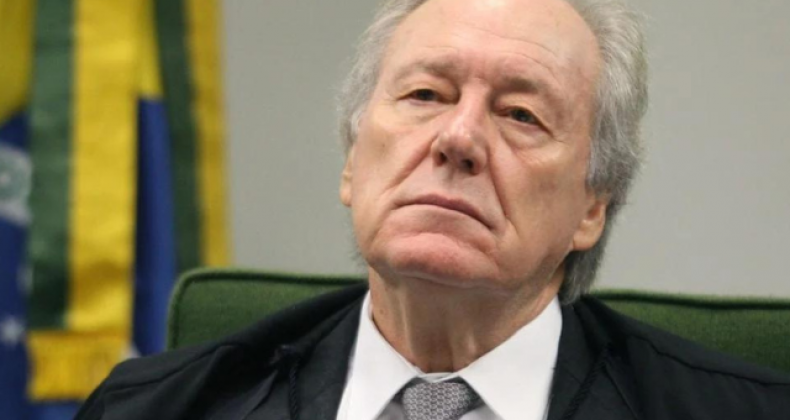 Ministro Ricardo Lewandowski anuncia aposentadoria do STF.