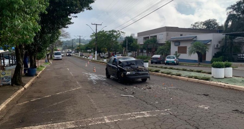 Acidente é registrado no centro de Pinhalzinho.