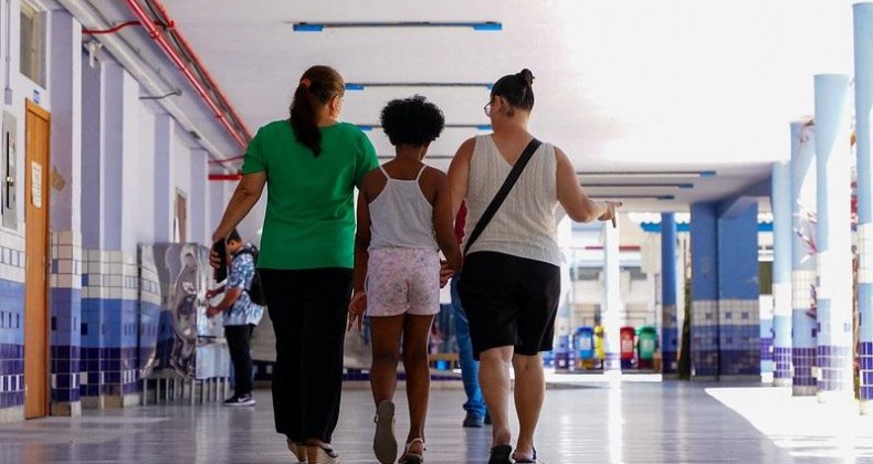 Governo de SC institui programa Escola Mais Segura.