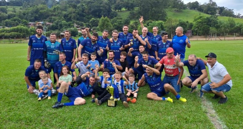 Serca Madalozzo é campeão do Campeonato Regional da Liga de Maravilha - Veteranos.