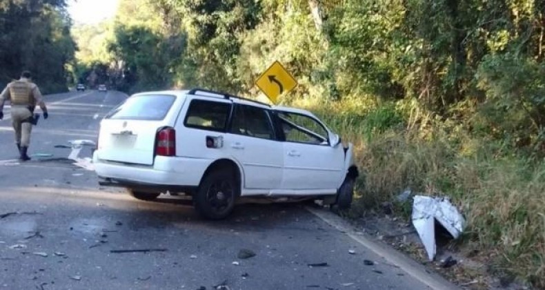 Colisão frontal envolvendo caminhão de Maravilha mata motorista.