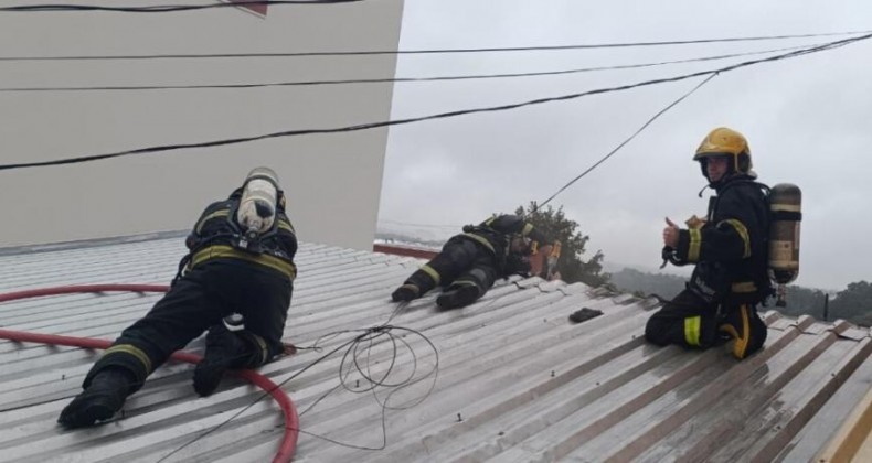 Edifício residencial pega fogo em Chapecó