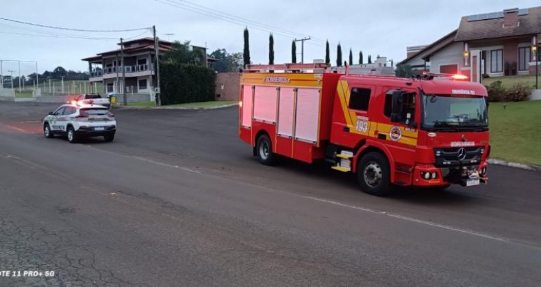 Acidente na SC-492 deixa feridos.