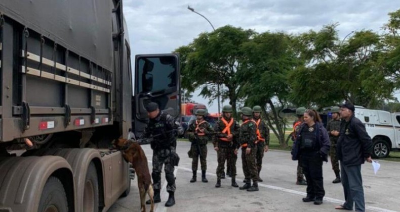 Exército fecha fronteira de Santa Catarina.