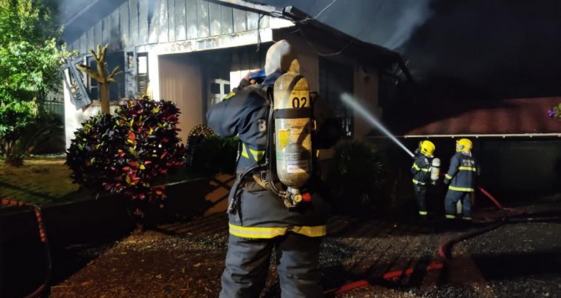 Incêndio consome residência em Serra Alta.