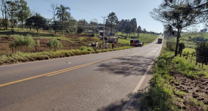 Motorista morre em capotamento de veículo no Oeste.