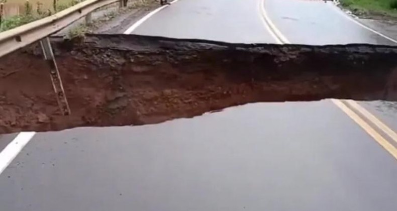 Temporal desmonta asfalto no Oeste de Santa Catarina.