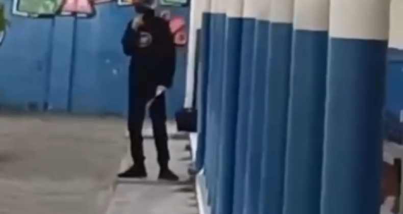 URGENTE: Jovem armado invade escola e esfaqueia estudante em Santa Catarina
