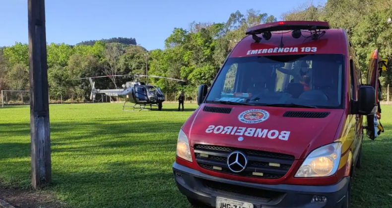 Empilhadeira tomba sobre homem em Sul Brasil