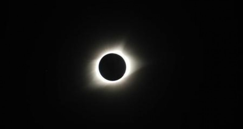 Eclipse solar acontece hoje à tarde; veja horário